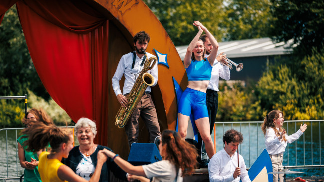 NJO-ers speelden mee bij de Superhuman Show (foto Christein van Hoffen)